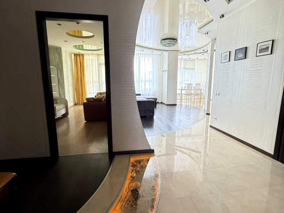 3-room apartment. Odesa, Князя Ярослава Мудрого street.