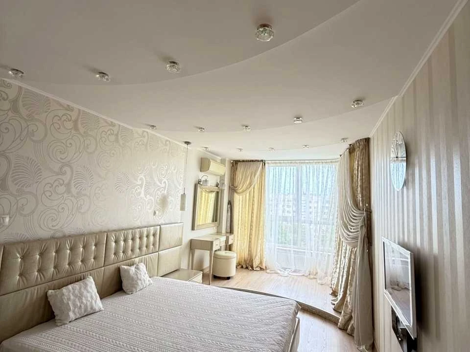 3-room apartment. Odesa, Князя Ярослава Мудрого street.