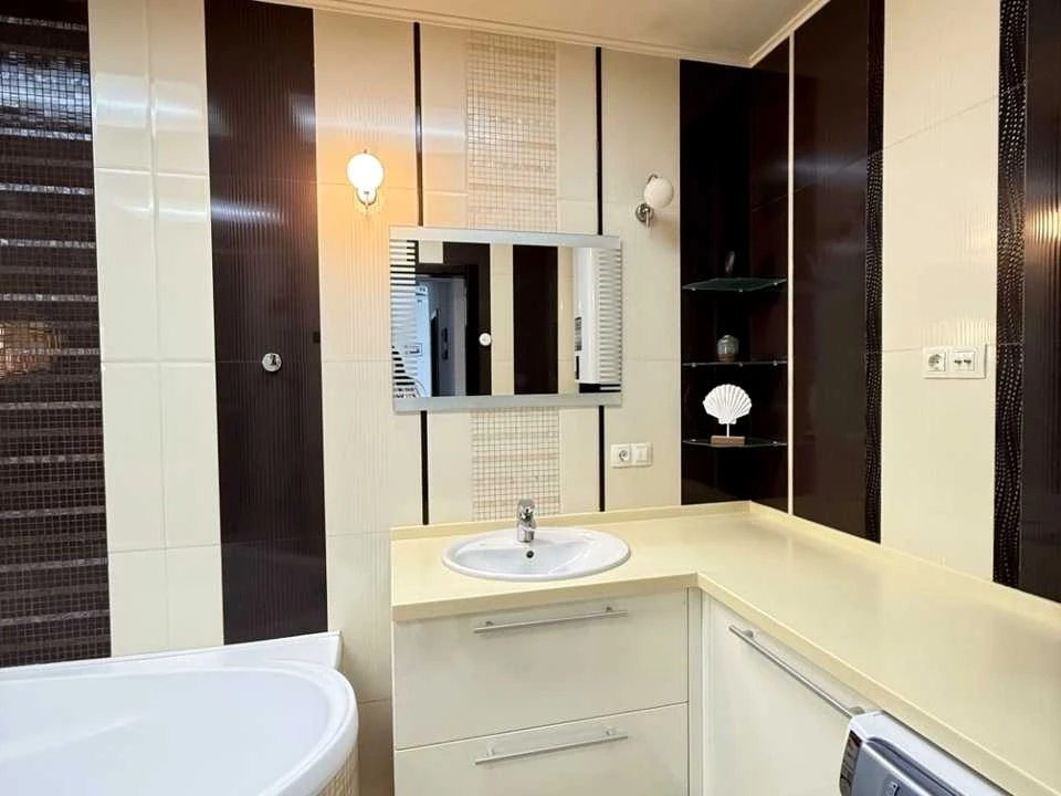 3-room apartment. Odesa, Князя Ярослава Мудрого street.