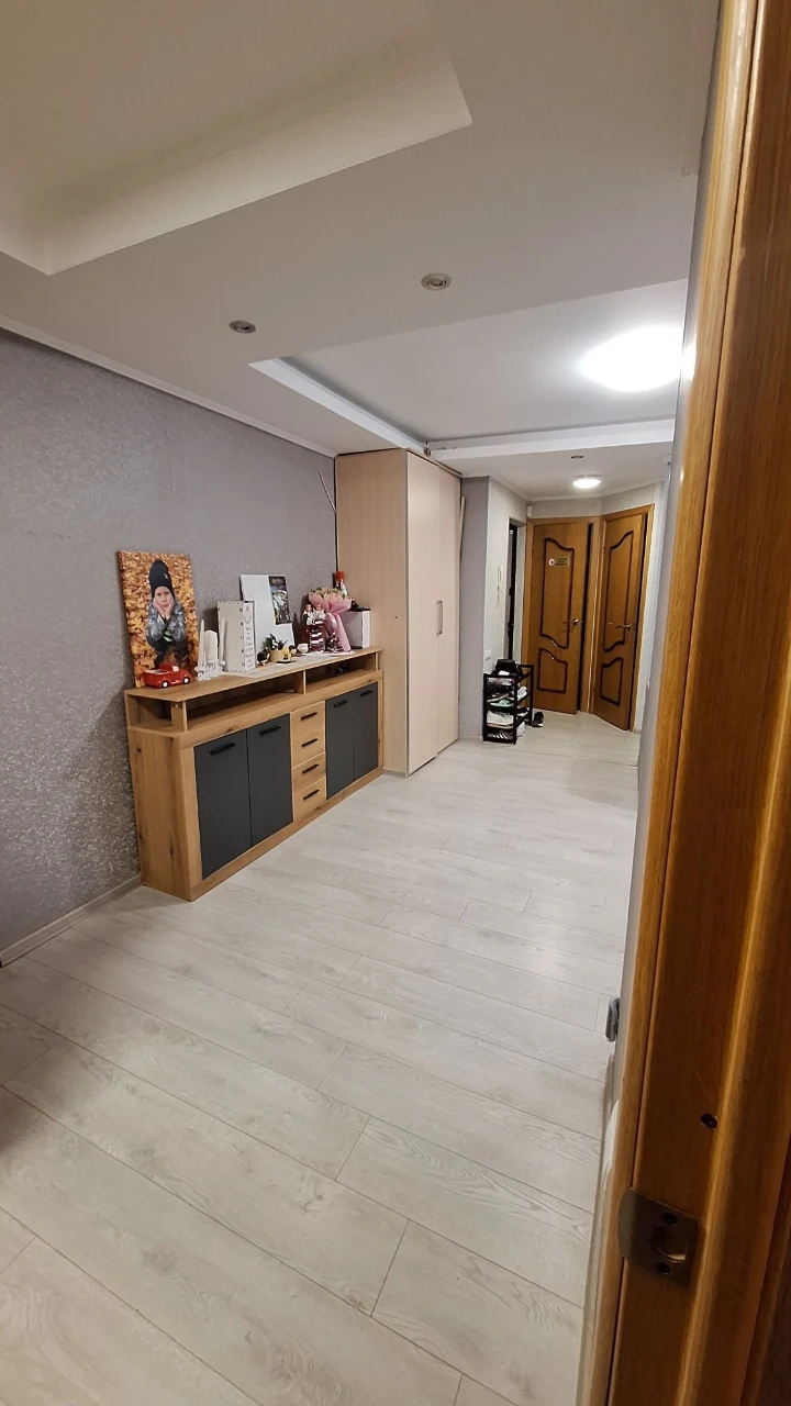 ПРОДАМ 3кв. ул.Энтузиастов 4/9эт.  (Почта) РЕМОНТ цена 42 00