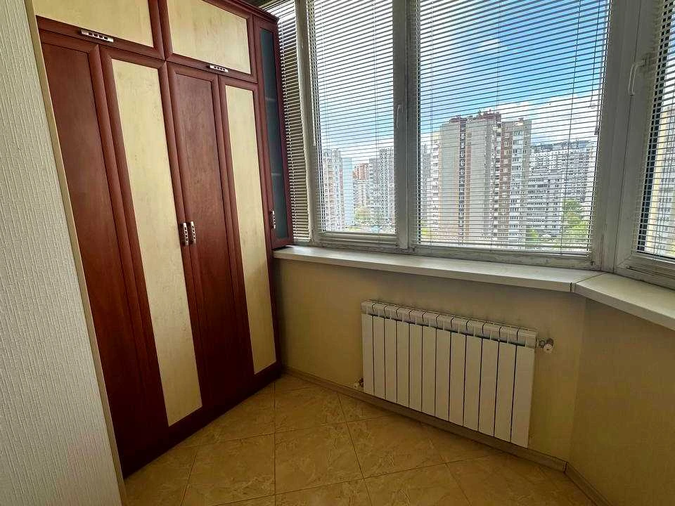 Квартира. Київ, Анни Ахматової вул.