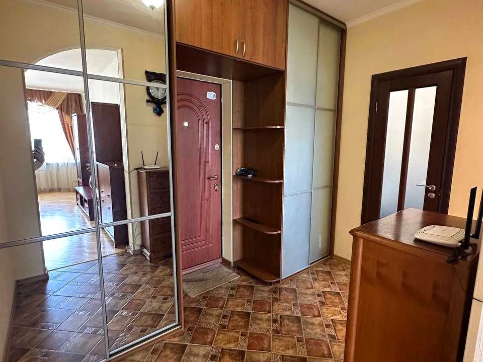 Квартира. Київ, Анни Ахматової вул.