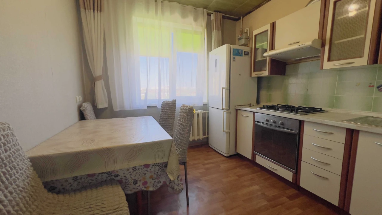 2 кім. квартира з ремонтом, газ! Корольова!