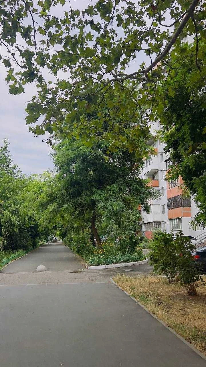 2 кім. квартира з ремонтом, газ! Корольова!