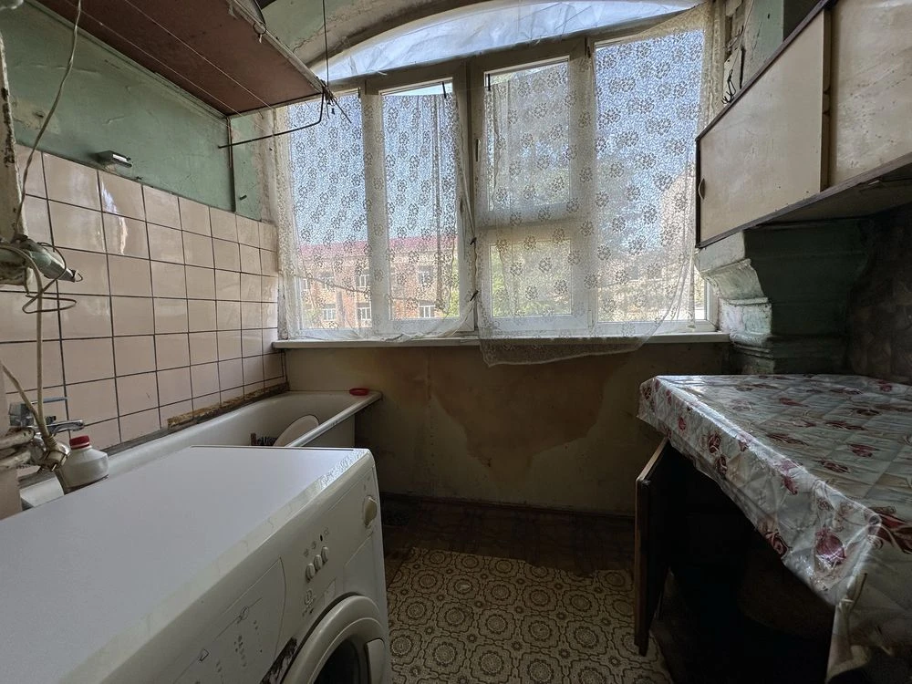 Продажа 3-комнатной квартиры в районе "Металлургов", улица Фанатская, Сталинка, Укрытие