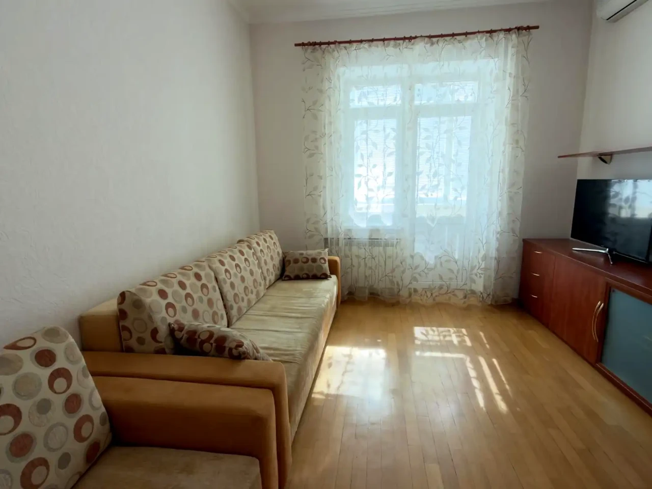 Оренда квартири 5-кімн. 52 м² 4/5 пов.