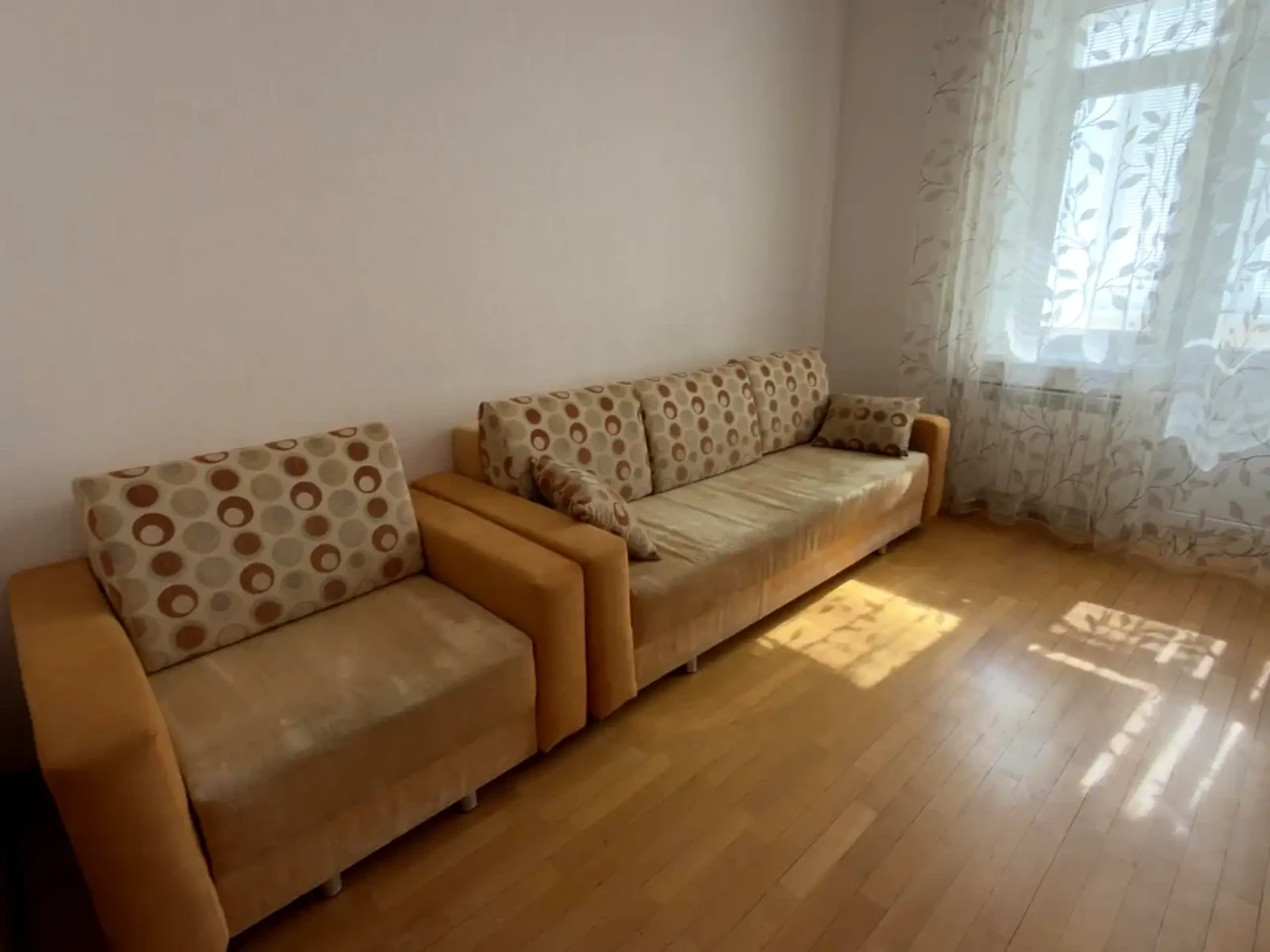 Оренда квартири 5-кімн. 52 м² 4/5 пов.