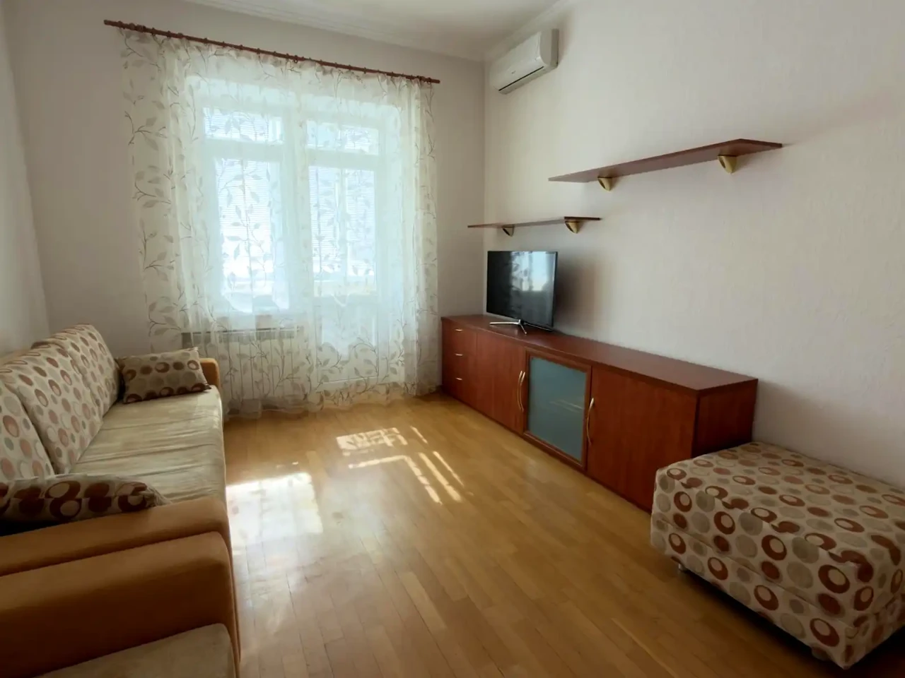 Оренда квартири 5-кімн. 52 м² 4/5 пов.