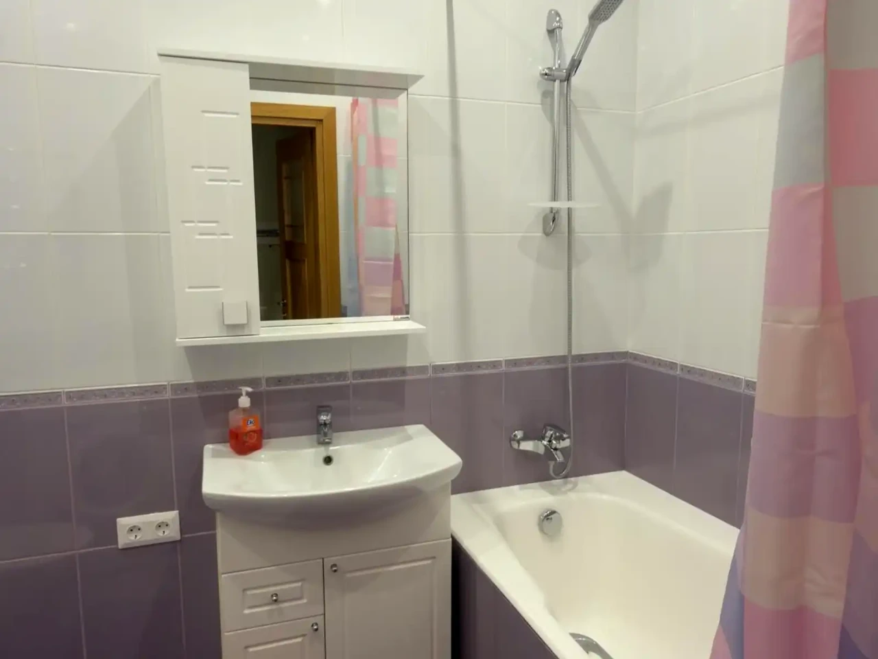 Оренда квартири 5-кімн. 52 м² 4/5 пов.