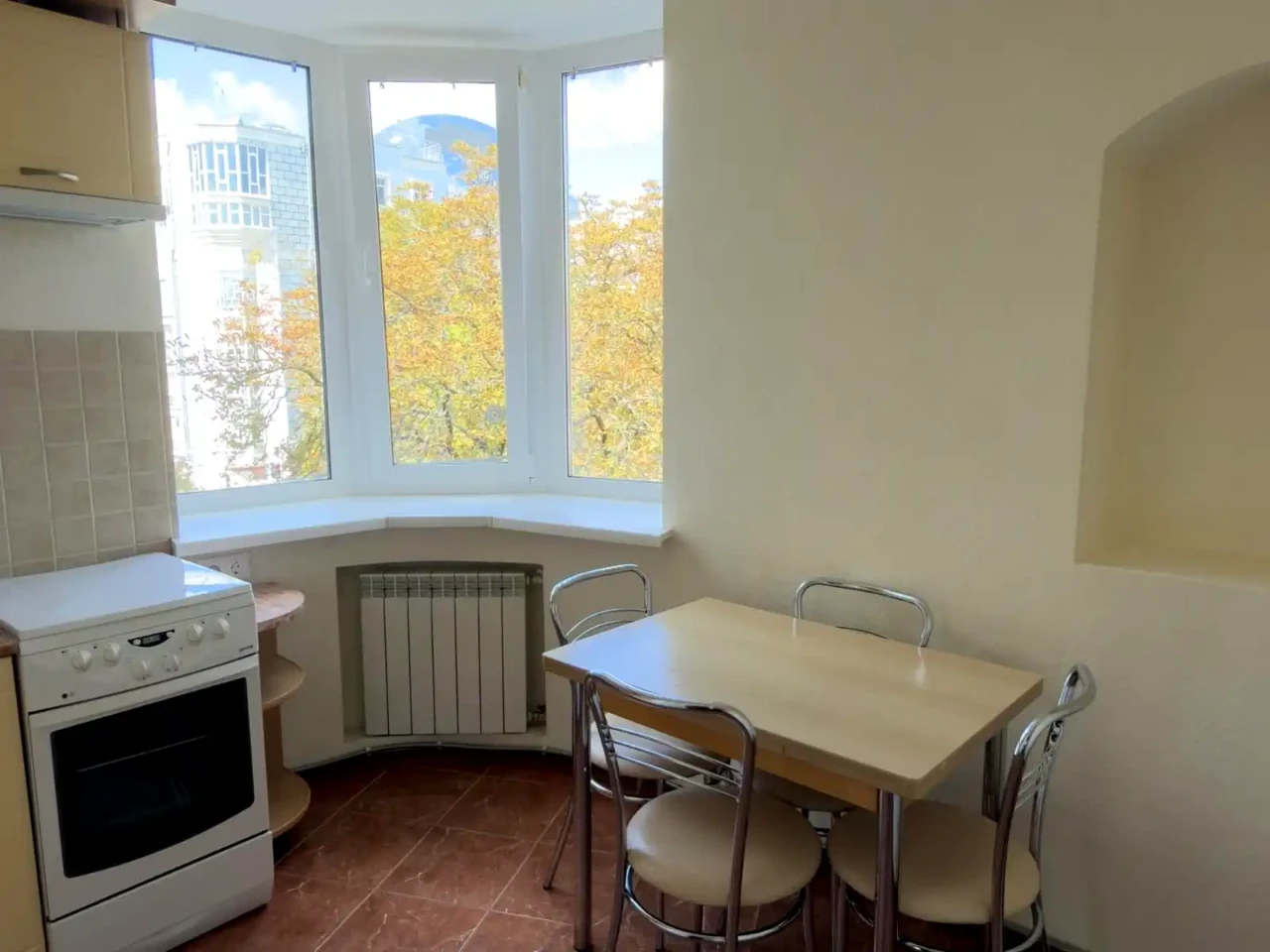 Оренда квартири 5-кімн. 52 м² 4/5 пов.