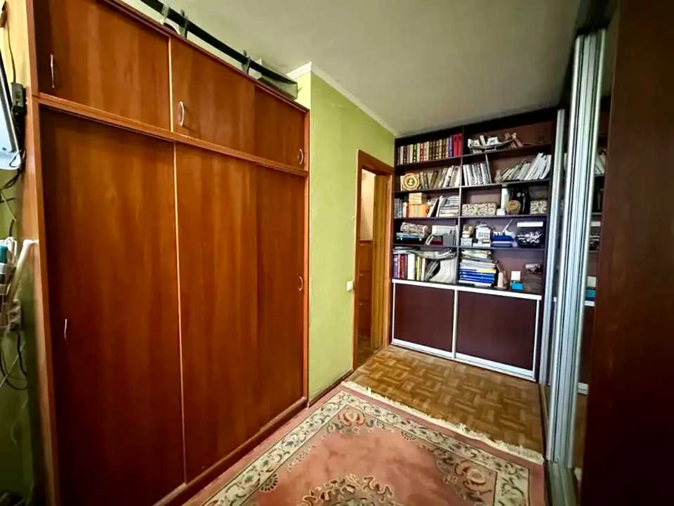 Apartment. Dnipro, Mandrykivska st.