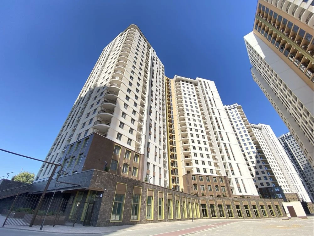 67 Жемчужина на Краснова. Большой круглый балкон (терраса).