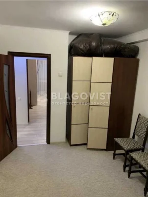 Продаж 3к квартира проспект Берестейський 70 ремонт метро Бе