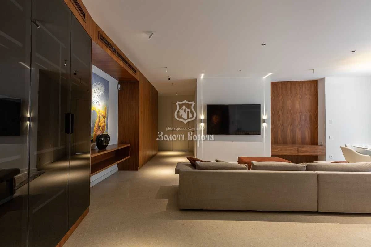3-room apartment, designer renovation. Busov Hill residential complex. Busulivs'k.