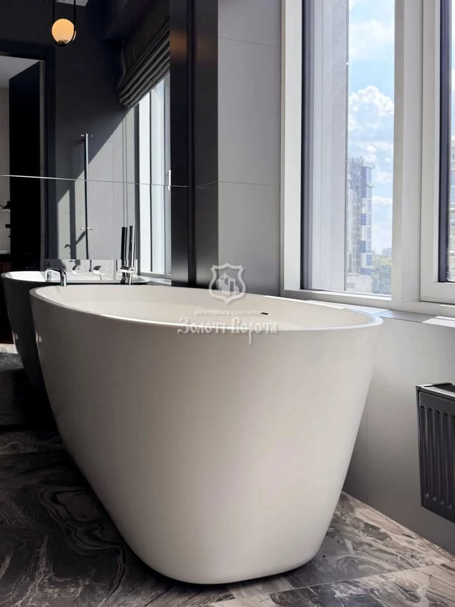 3-room apartment, designer renovation. Busov Hill residential complex. Busulivs'k.