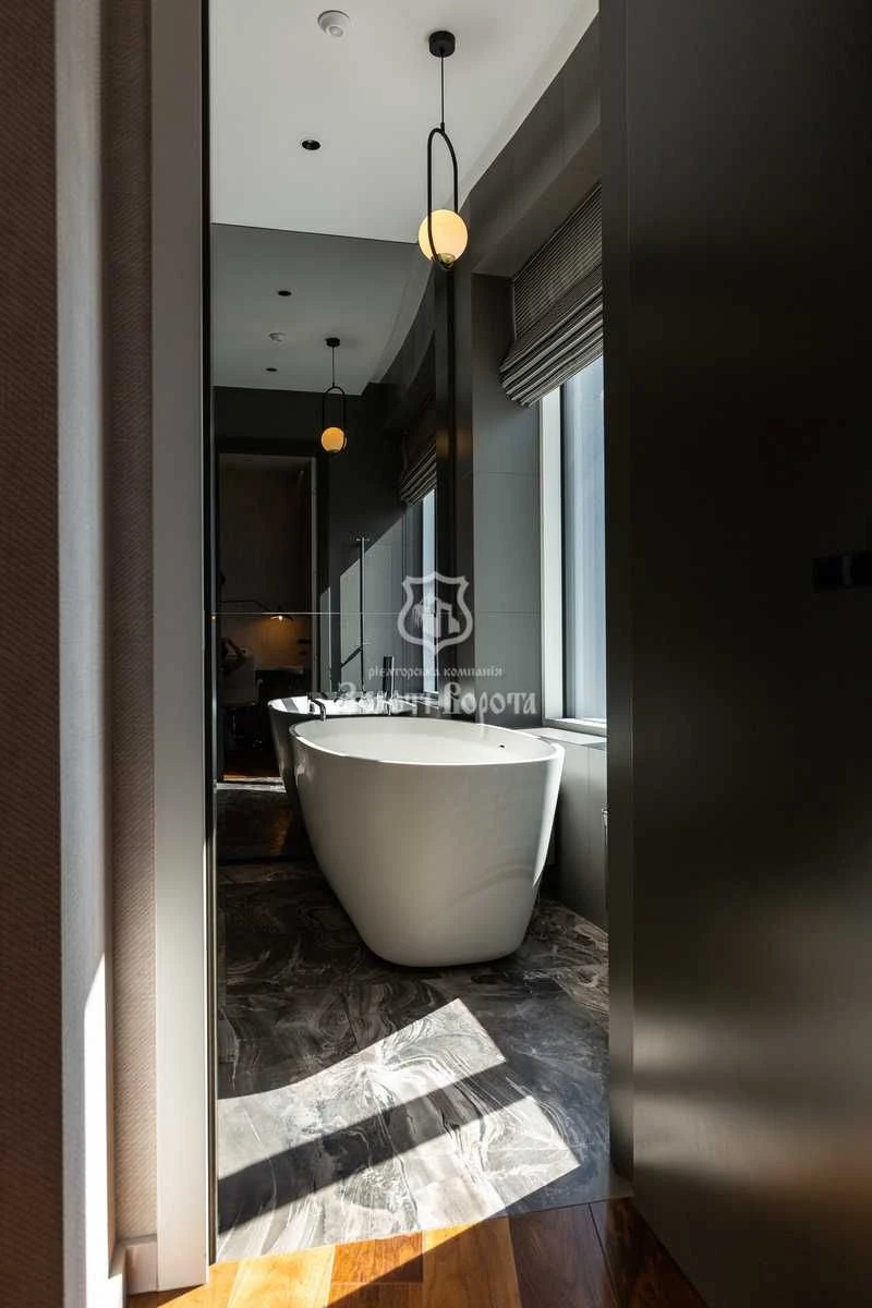3-room apartment, designer renovation. Busov Hill residential complex. Busulivs'k.