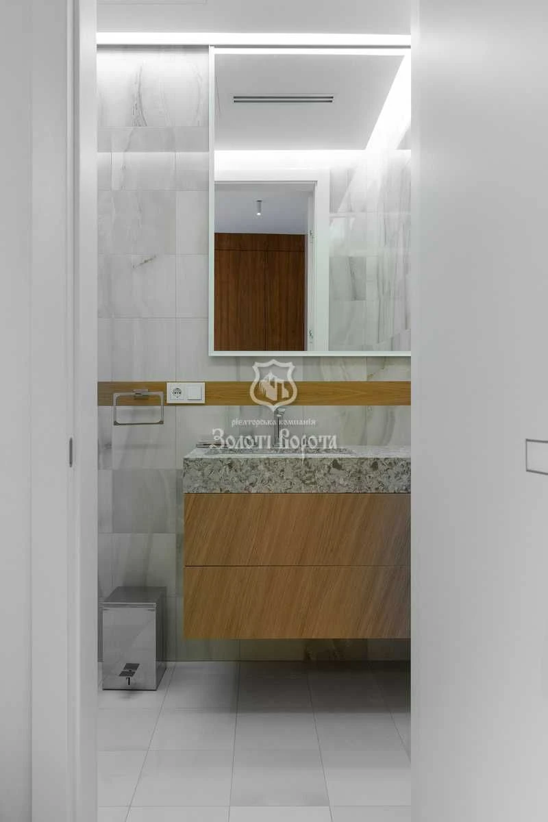 3-room apartment, designer renovation. Busov Hill residential complex. Busulivs'k.