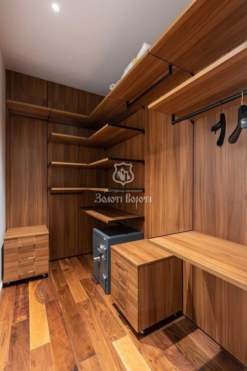 3-room apartment, designer renovation. Busov Hill residential complex. Busulivs'k.