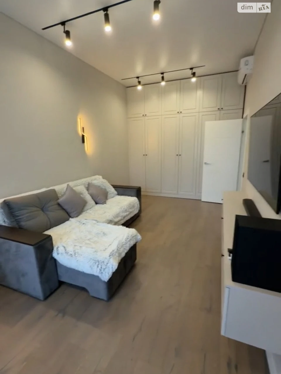 Sale of an Apartment in Zverynets