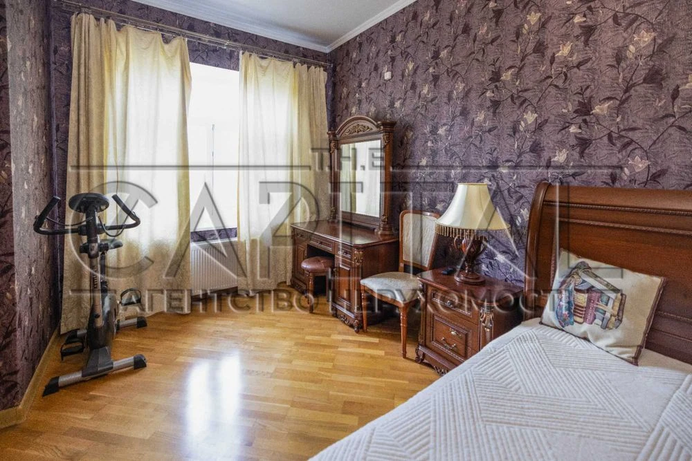 Продаж квартири Низький поверх 85м2 Печерськ Підземний паркі