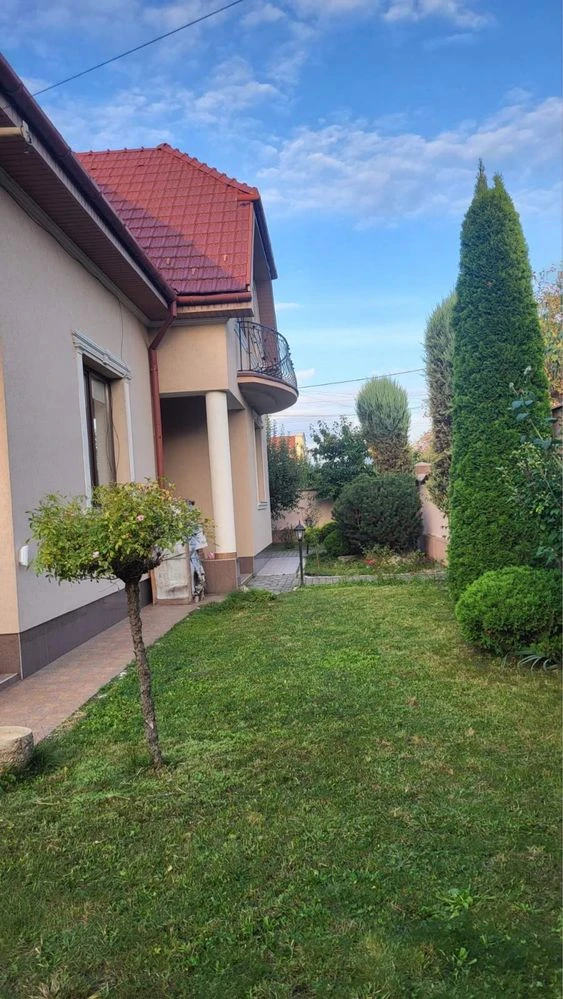Near the center House
