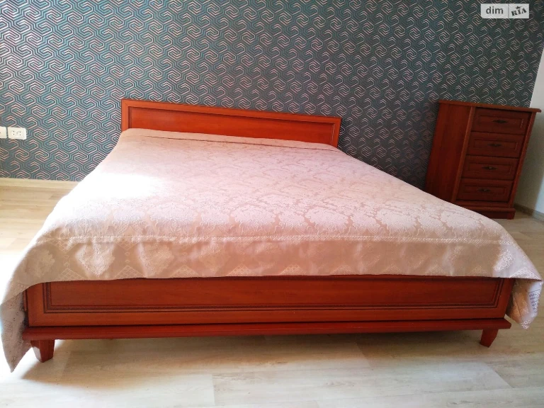 Long-Term Rental Apartment, Poczynki