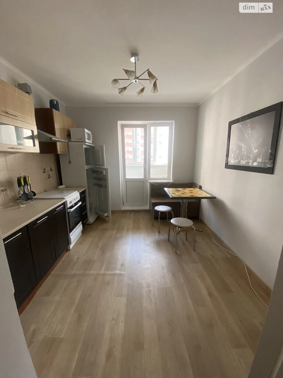 Long-Term Rental Apartment, Poczynki