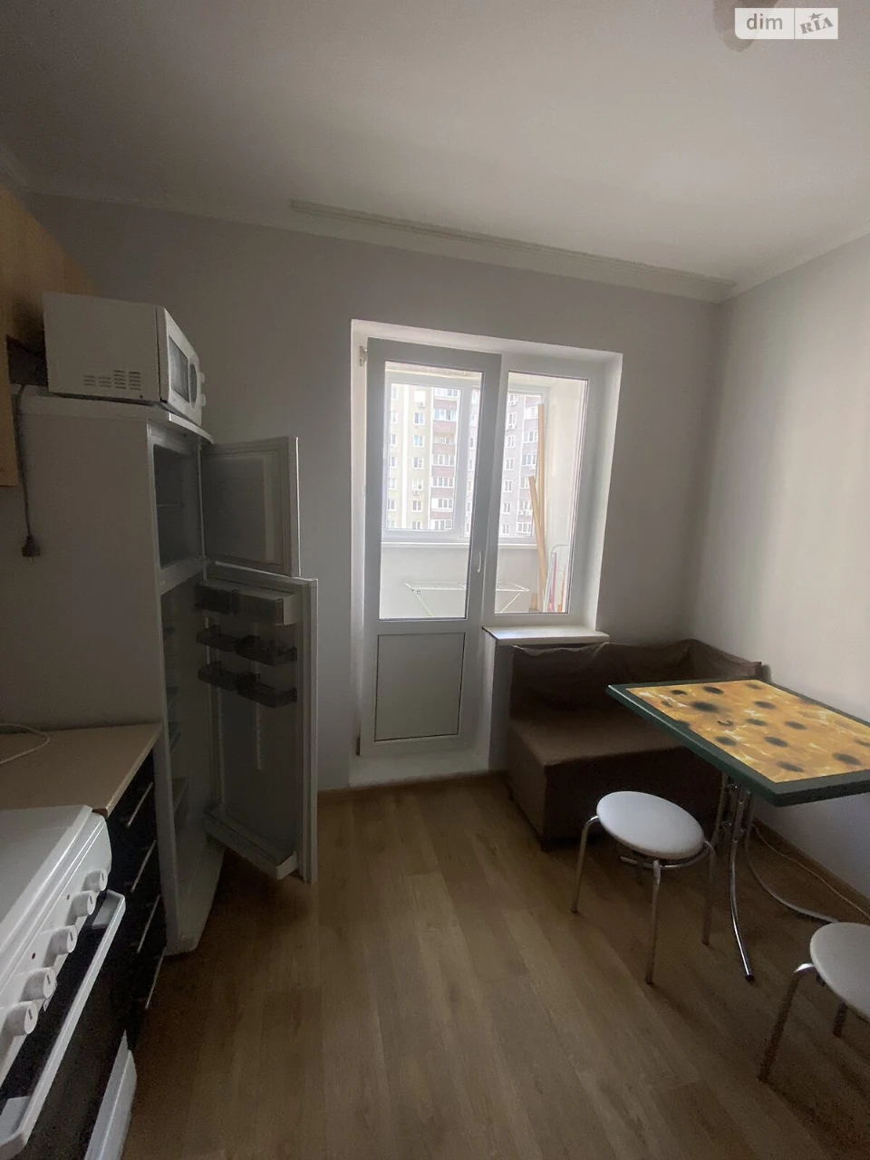 Long-Term Rental Apartment, Poczynki