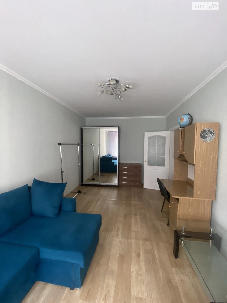 Long-Term Rental Apartment, Poczynki
