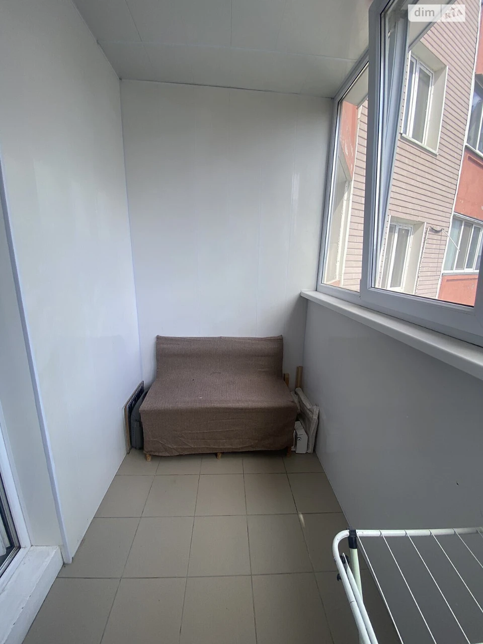Long-Term Rental Apartment, Poczynki
