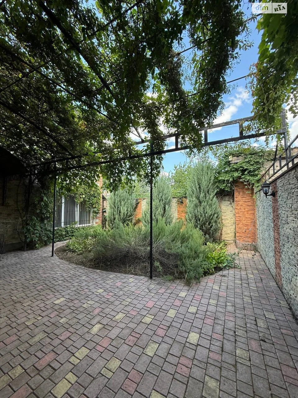 Sale of Part of a House at Zastava 1