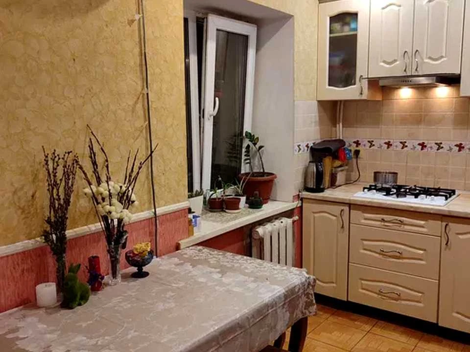 Apartment. Poltava, Veleperska St.