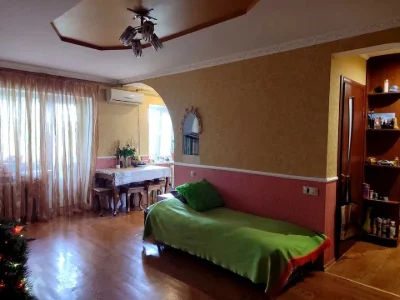 Apartment. Poltava, Veleperska St.