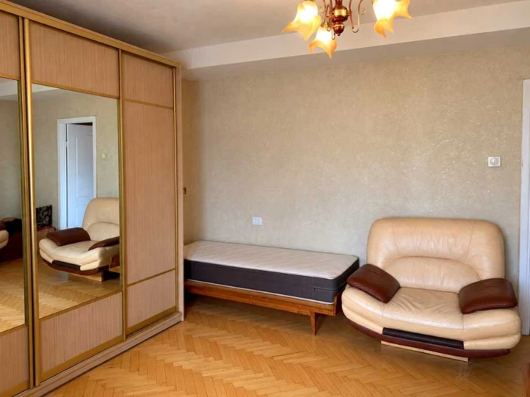 One-room apartment. Kyiv, Rusanivskyi boulevard.
