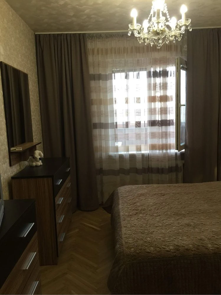 Продаж 2к квартири 56 кв. м на вул. Підгірна 12