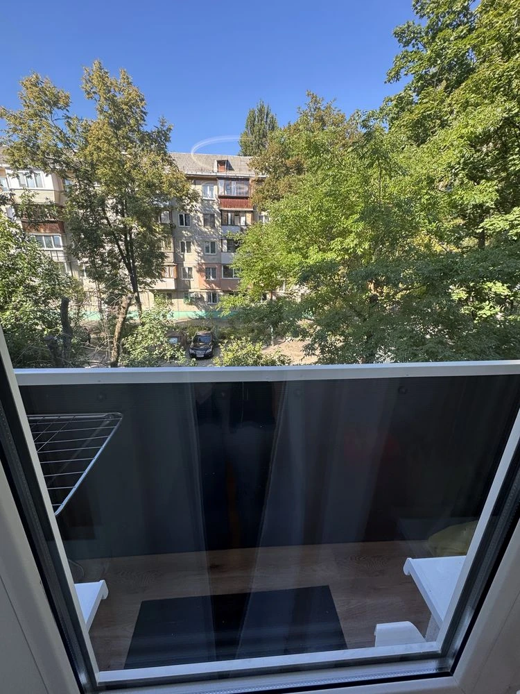 Продаж квартири. Новий ремонт. Вул. В. Чумака. Метро Бересте