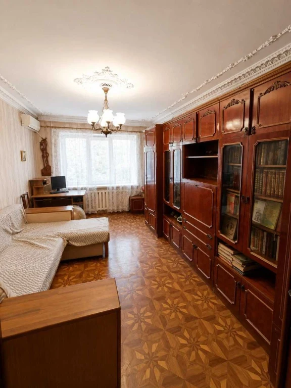 Продается просторная 3-комнатная квартира на улице Семьи Глодан
