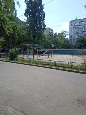Продається простора 3 кімнатна квартира на вул. Сім'ї Глодан