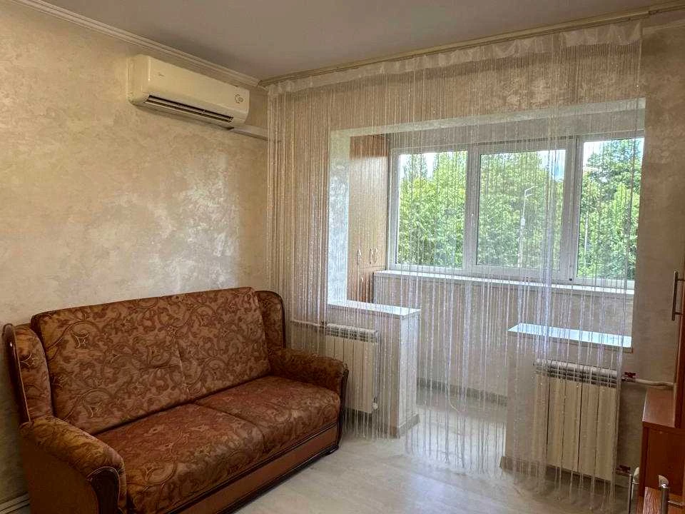 2-room apartment. Kyiv, Vasyl Vasylievych Sukhomlya Street.