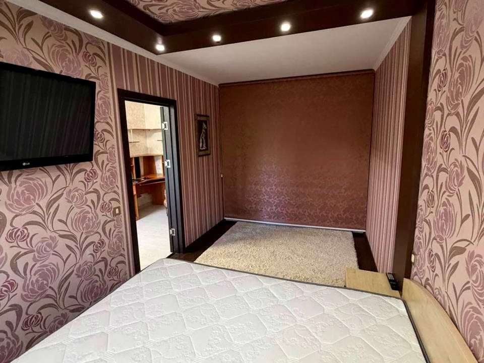 2-room apartment. Kyiv, Vasyl Vasylievych Sukhomlya Street.