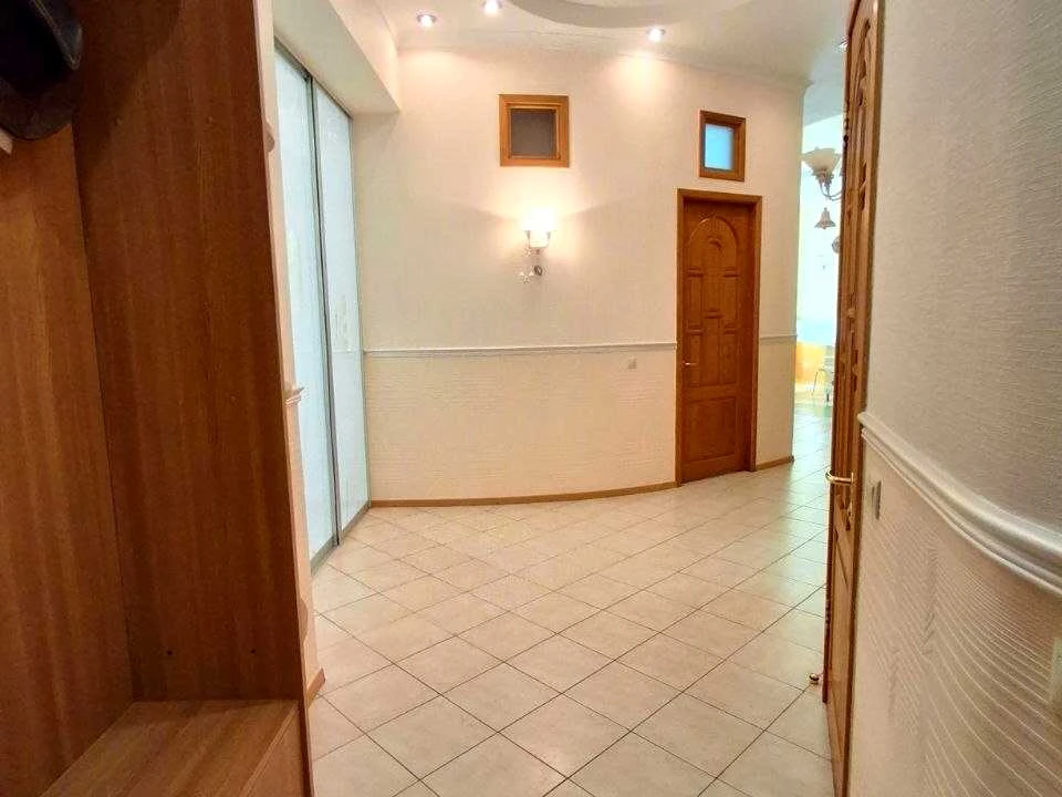 Квартира. Киев, улица Олеся Гончара