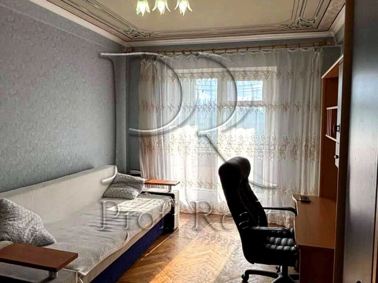 Квартира. Київ, Мілютенка вул.