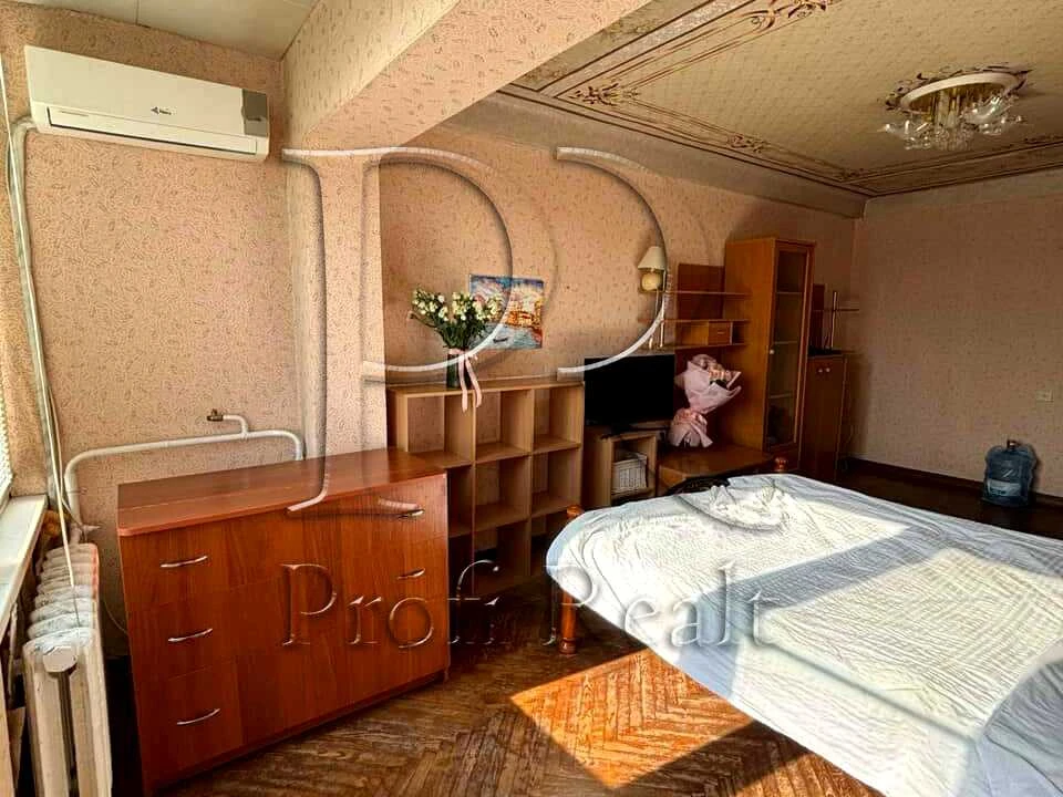 Квартира. Київ, Мілютенка вул.