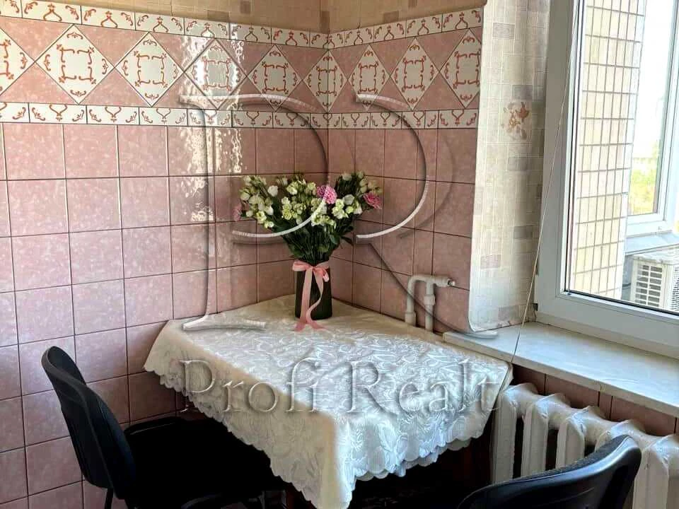 Квартира. Київ, Мілютенка вул.