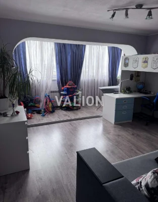 Продаж 3-к квартири вул. Полярна 8е