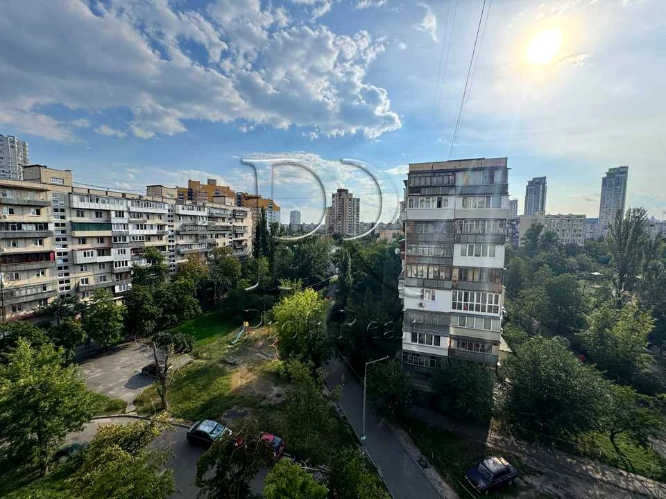 Квартира. Київ, Павла Тичини просп.