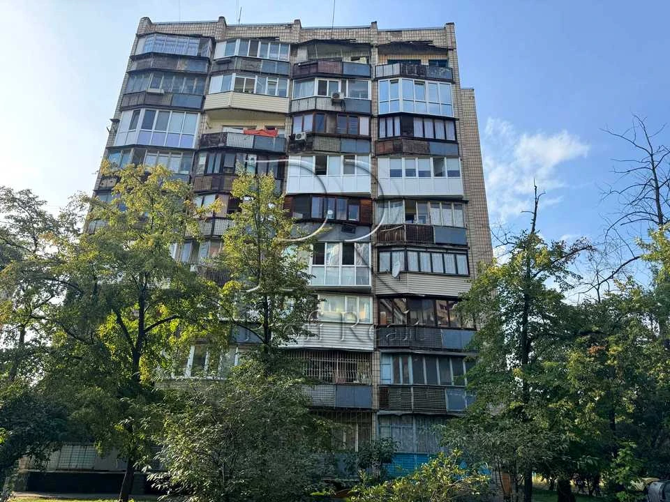 Квартира. Київ, Павла Тичини просп.