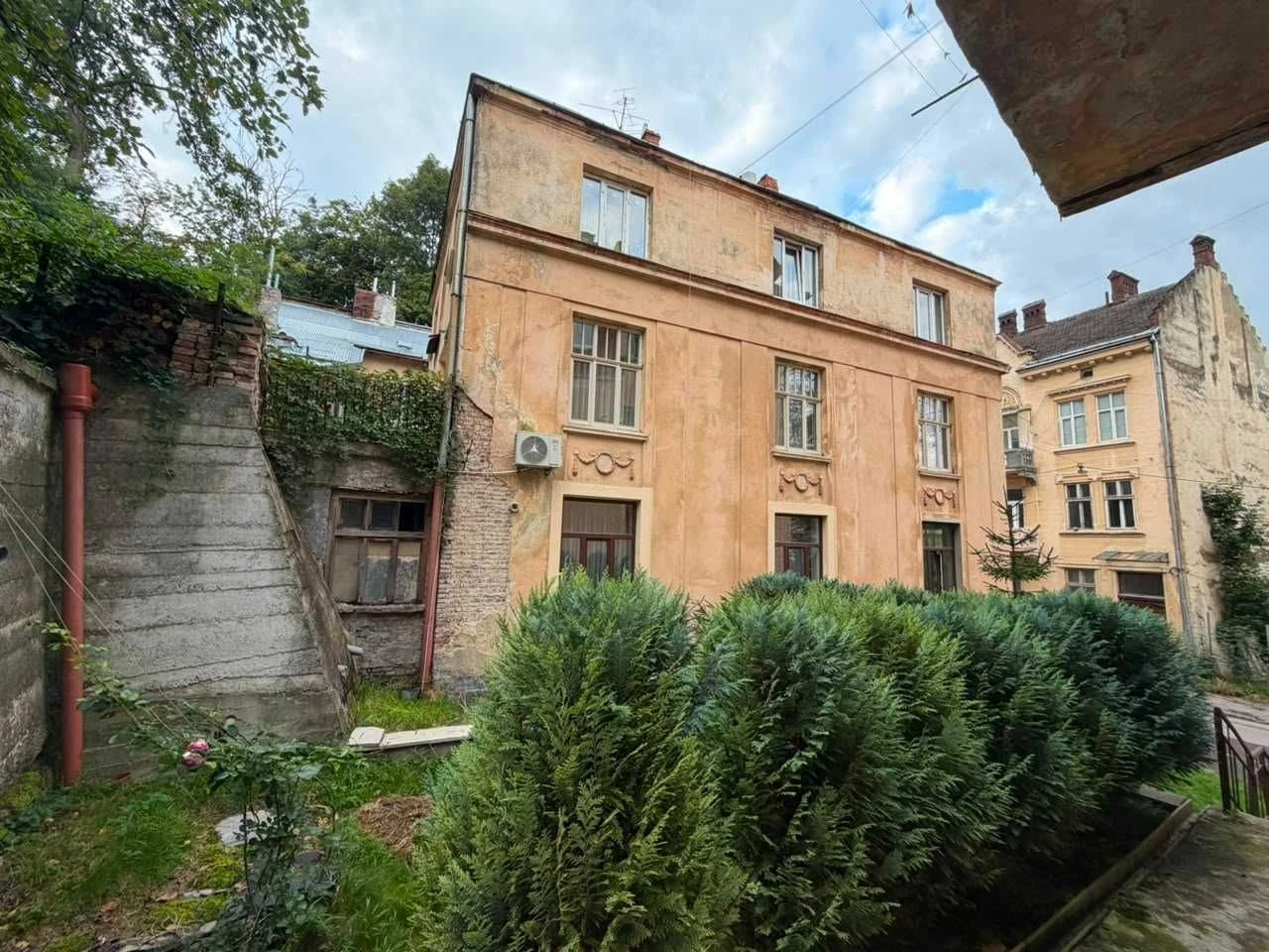 Продаж 2-кімнатної квартири, вул. Лемика