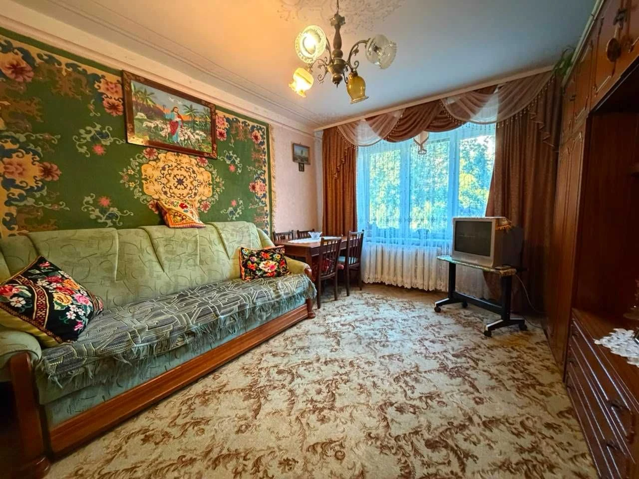 Продается трехкомнатная квартира на Сихове