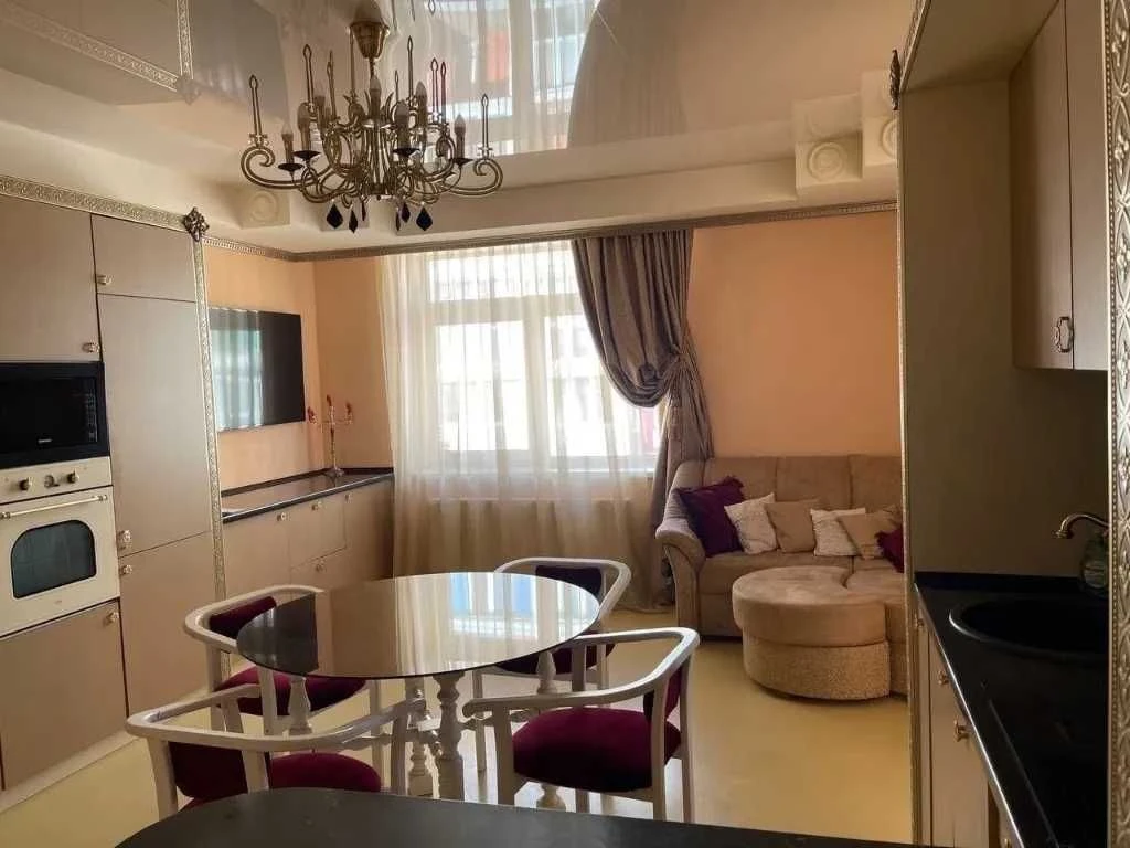 Продам 3-кімнатну квартиру в ЖК "Олімпійський", пр. Миру 25